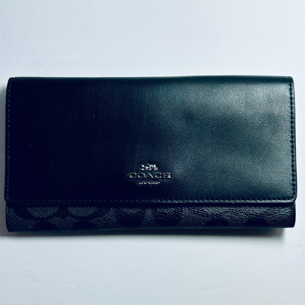 Coach Signature Black And Logo Pattern Women’s Bifold Wallet